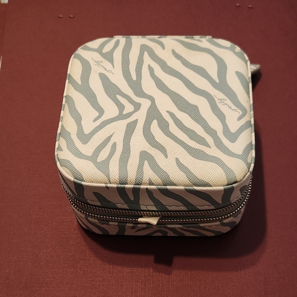 Milly Blue White Zebra print Zip Around Jewelry Travel Box Organizer Size Small - Picture 3 of 4